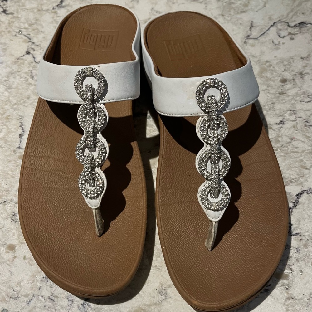 FitFlop Fino white Crystal Embellished Thong Platform Sandal size 8.5